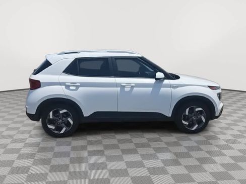 Used 2022 Hyundai Venue SEL FWD image 9