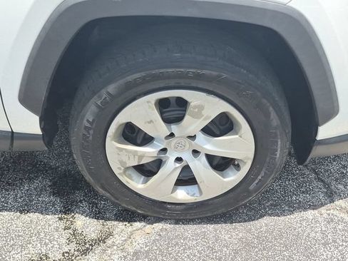 Used 2019 Toyota RAV4 LE FWD image 27
