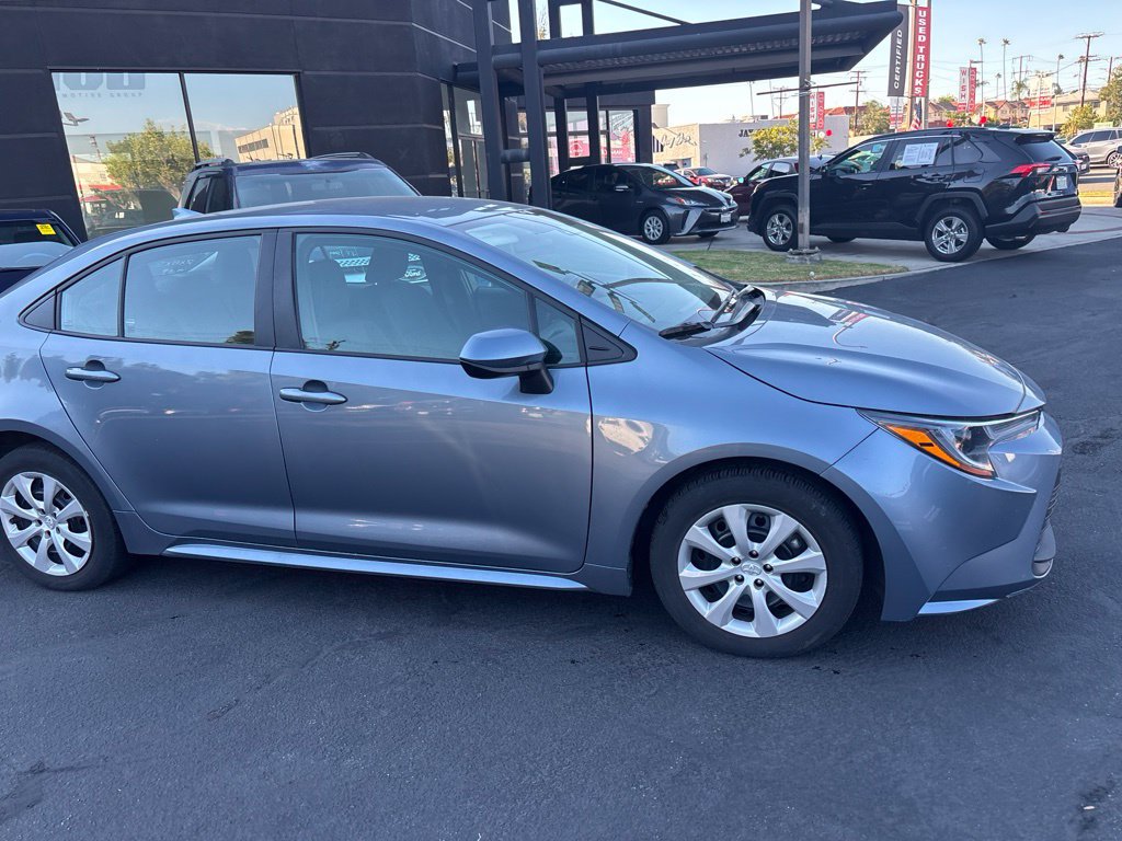 Used 2025 Toyota Corolla LE FWD image 3