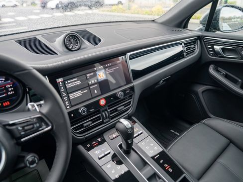 New 2026 Porsche Macan image 16