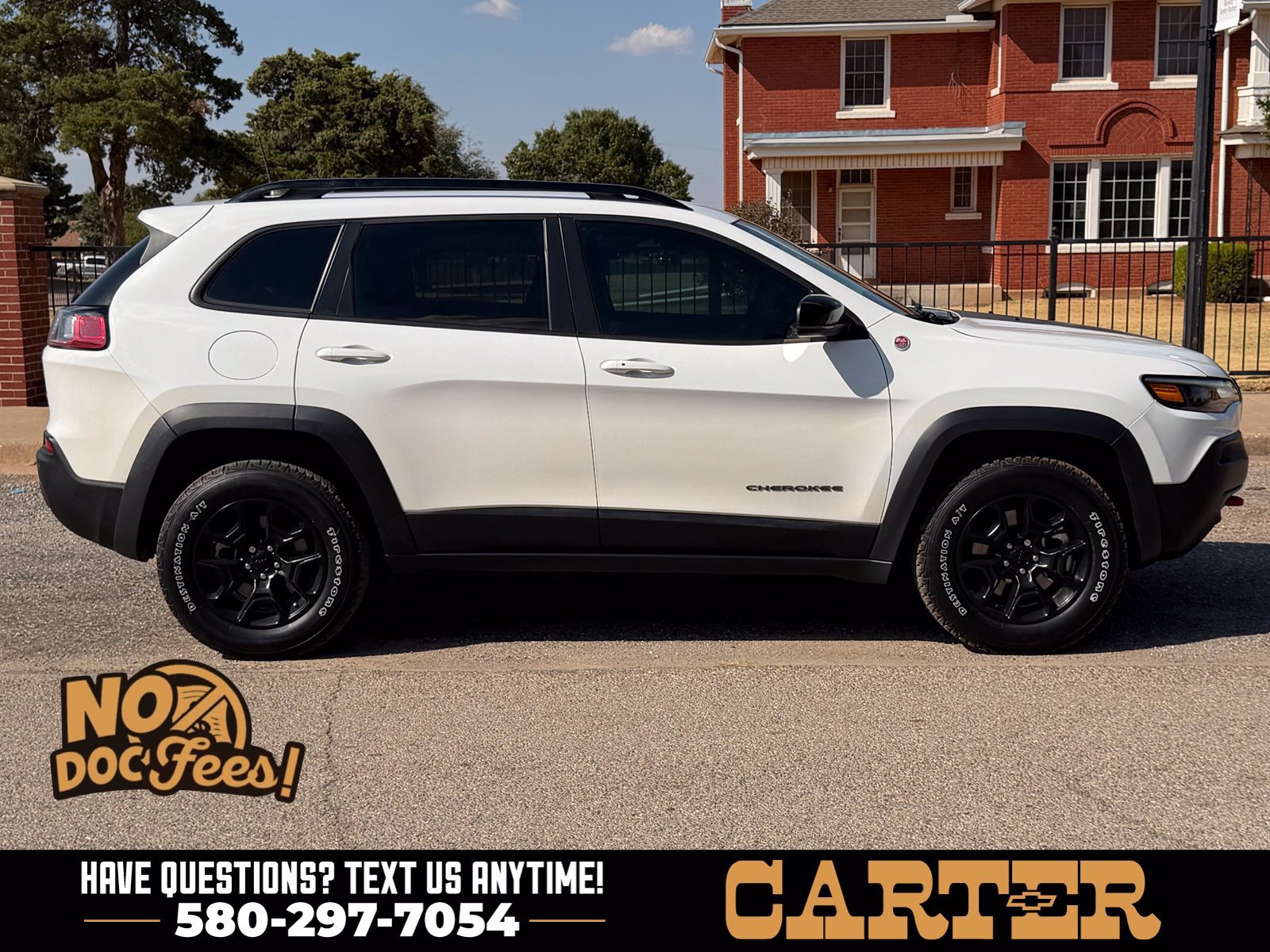 Used 2022 Jeep Cherokee Trailhawk w/ Comfort/Convenience Group AWD/4WD image 3