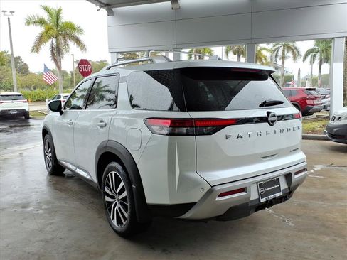 Certified 2025 Nissan Pathfinder Platinum image 4