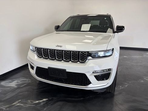 Used 2024 Jeep Grand Cherokee Summit image 3