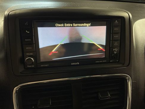 Used 2014 Dodge Grand Caravan SXT FWD image 4