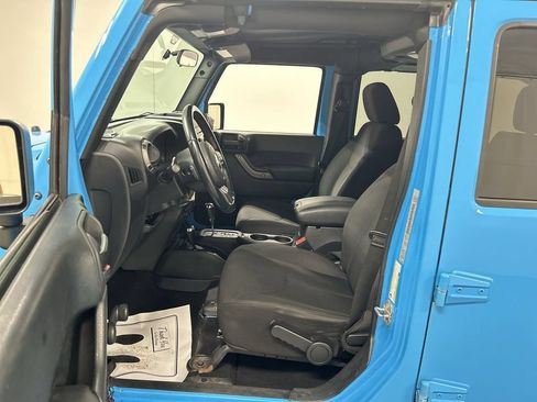 Used 2018 Jeep Wrangler Unlimited Sport AWD/4WD image 9
