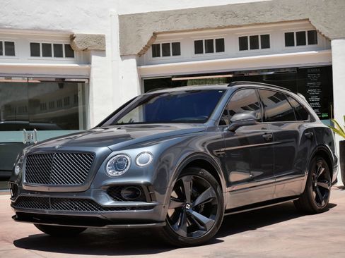 Used 2017 Bentley Bentayga AWD/4WD image 16