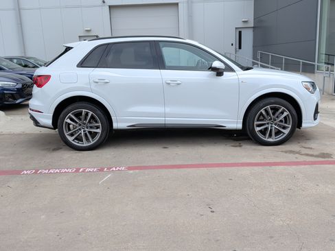 Used 2022 Audi Q3 2.0T Premium Plus w/ Premium Plus Package image 11