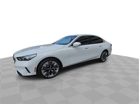 Used 2024 BMW 530i w/ Premium Package image 4