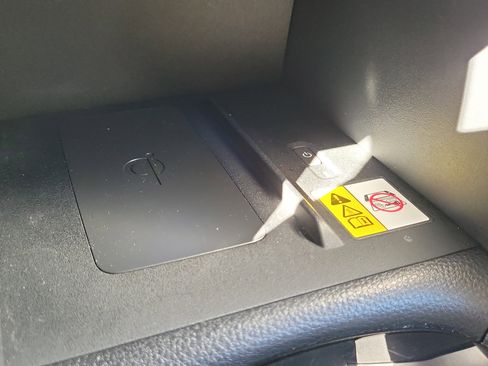 Used 2023 Toyota Corolla Cross XLE image 23