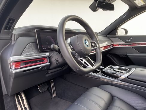 Used 2023 BMW i7 xDrive60 AWD/4WD image 4