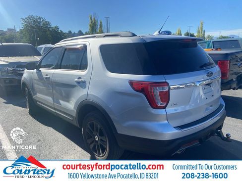 Used 2018 Ford Explorer XLT w/ Equipment Group 202A AWD/4WD image 1
