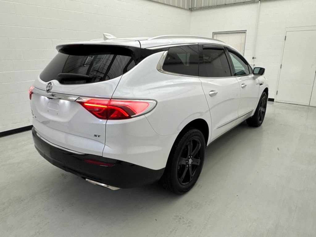 Used 2024 Buick Enclave Essence w/ Sport Touring Edition FWD image 11
