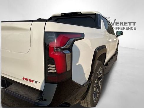New 2024 Chevrolet Silverado EV RST image 9
