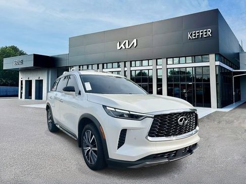 Used 2023 INFINITI QX60 Sensory w/ Cargo Package AWD/4WD image 2