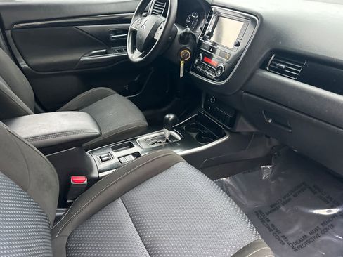 Used 2019 Mitsubishi Outlander ES image 18