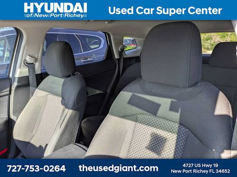 Used 2023 Kia Sportage LX AWD/4WD image 3