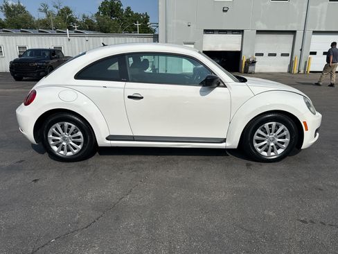 Used 2013 Volkswagen Beetle 2.5 FWD image 2