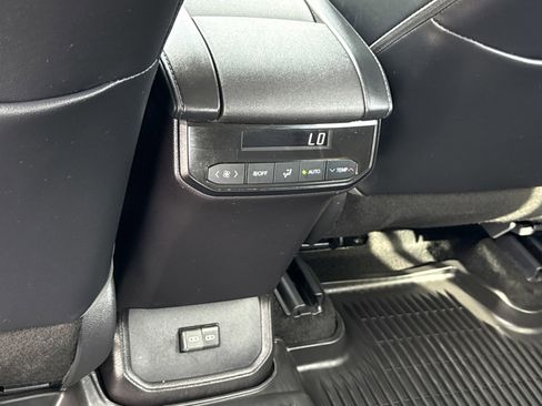 Used 2022 Toyota Highlander XLE image 17
