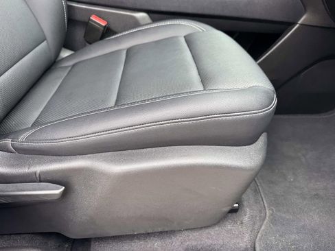 Certified 2025 Chevrolet Traverse LT image 12