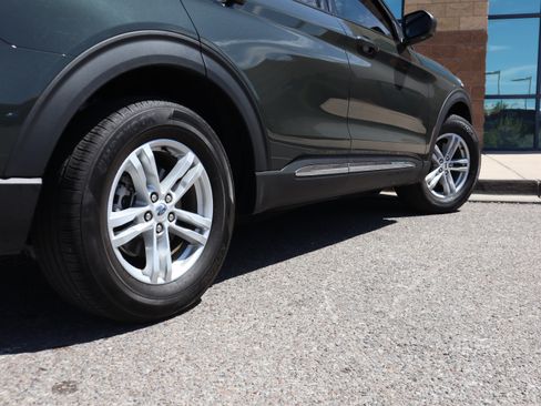 Certified 2023 Ford Explorer XLT RWD image 12