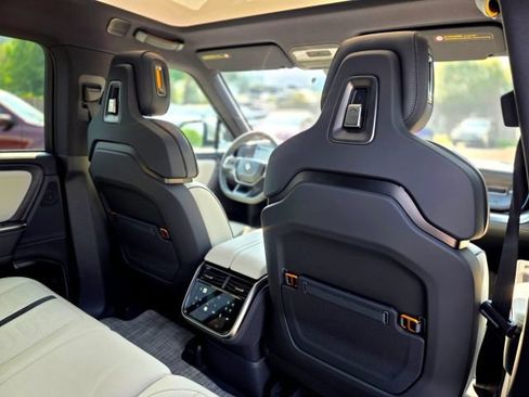 Used 2025 Rivian R1S Premium AWD/4WD image 49