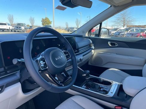 New 2026 Kia Carnival EX image 10
