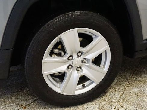 Certified 2022 Jeep Compass Latitude image 10