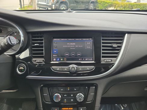 Used 2022 Buick Encore Preferred FWD image 21