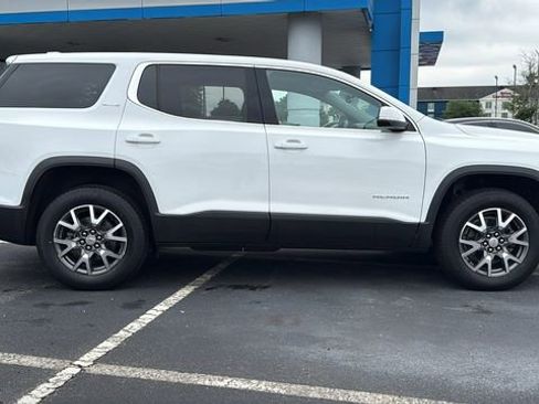 Used 2023 GMC Acadia SLE image 8