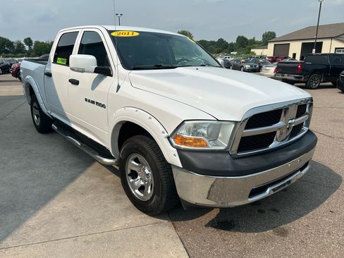 Used 2011 RAM 1500 ST w/ SXT Appearance Group AWD/4WD image 3