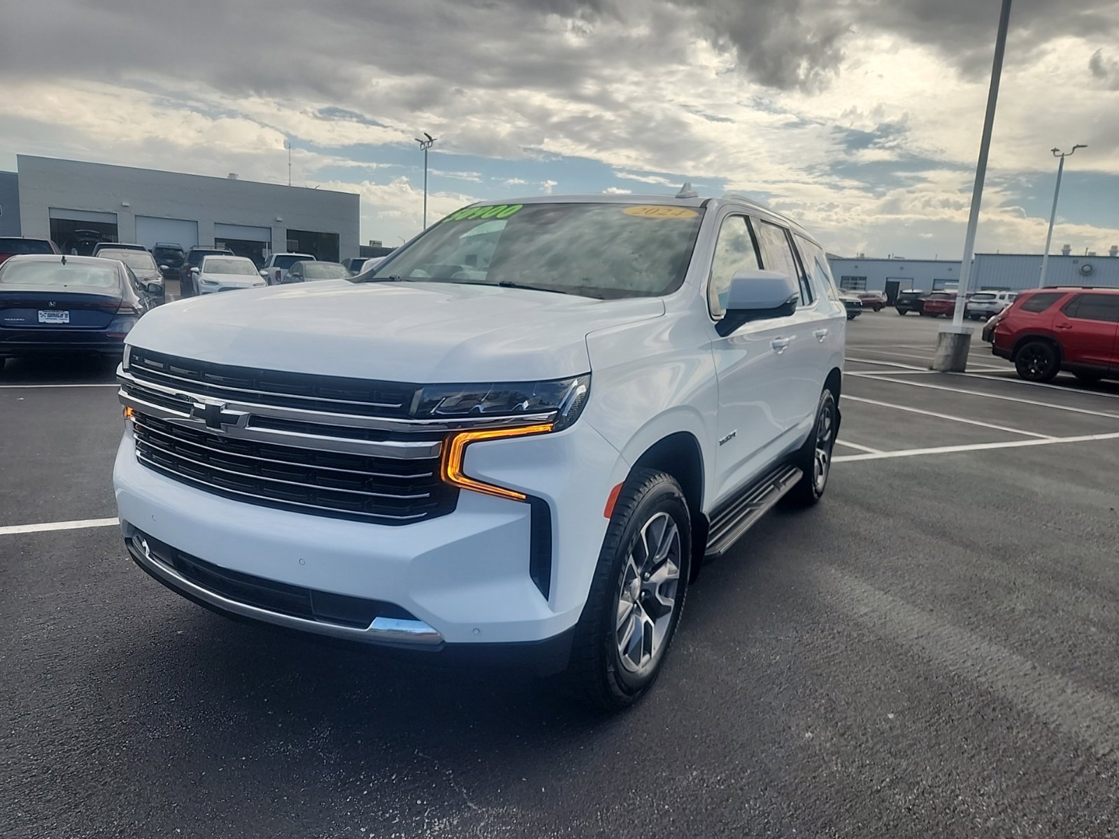 Used 2024 Chevrolet Tahoe LT w/ LT Signature Package AWD/4WD image 5