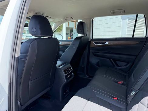 Certified 2026 Volkswagen Atlas SE w/ Black Wheel Package FWD image 16