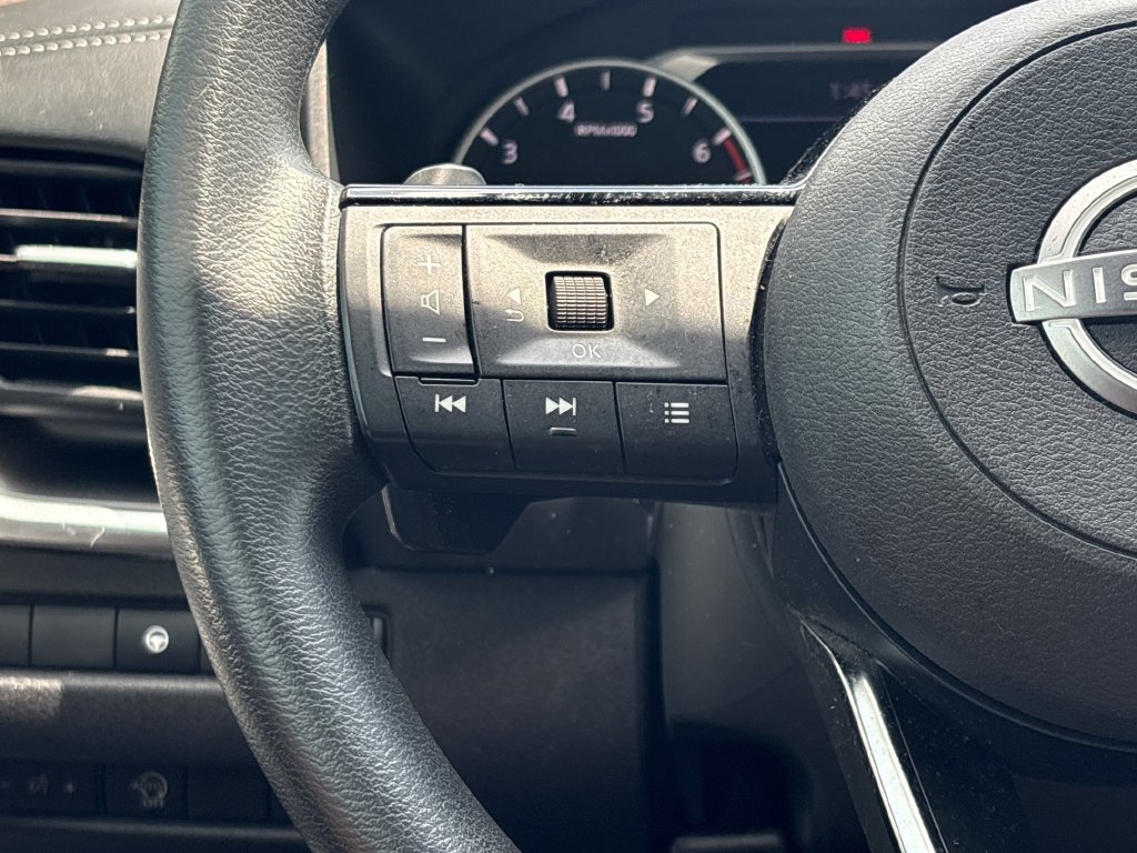 Used 2023 Nissan Rogue SV FWD image 13