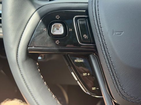 New 2026 Lincoln Aviator AWD image 30