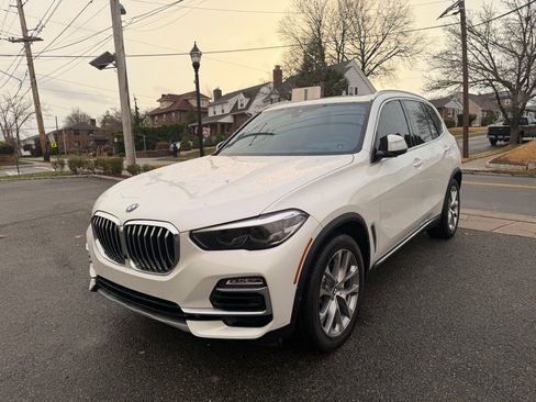 Used 2021 BMW X5 xDrive40i AWD/4WD image 3