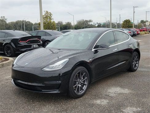 Used 2019 Tesla Model 3 Mid Range image 2
