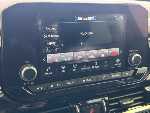 Used 2024 Nissan Pathfinder SV FWD image 24