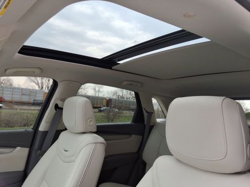 Used 2025 Cadillac XT5 Premium Luxury w/ Technology Package AWD/4WD image 25