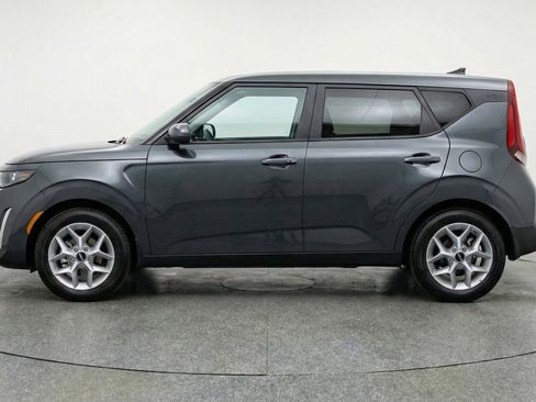 Used 2025 Kia Soul LX w/ LX Technology Package image 3
