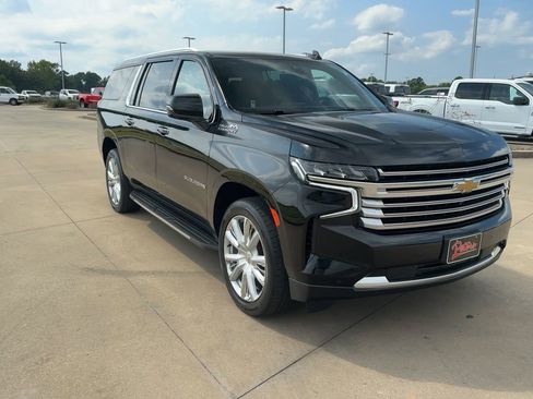 Used 2021 Chevrolet Suburban High Country image 3