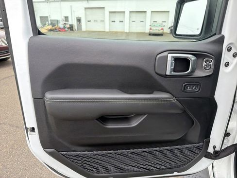 Used 2023 Jeep Wrangler Unlimited Sahara w/ Cold Weather Group AWD/4WD image 12