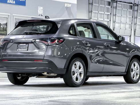 Used 2024 Honda HR-V LX image 9