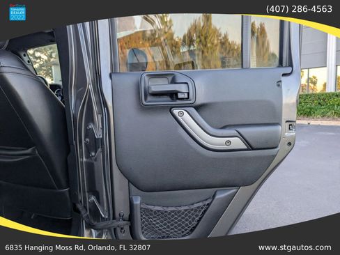 Used 2016 Jeep Wrangler Unlimited Sahara w/ Connectivity Group image 27