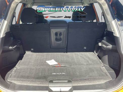 Used 2020 Nissan Rogue SV AWD/4WD image 6