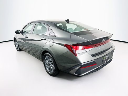 Used 2024 Hyundai Elantra SEL FWD image 5