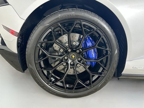 Used 2023 Lamborghini Huracan EVO RWD image 47