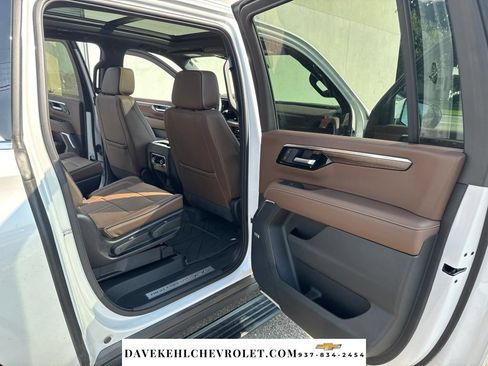 Used 2025 Chevrolet Suburban High Country AWD/4WD image 28