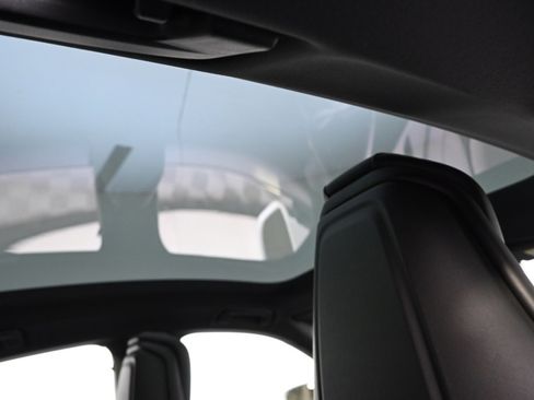 Used 2021 Porsche Taycan 4S w/ Premium Package image 17