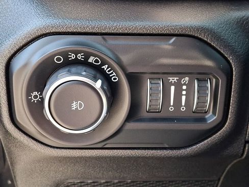 Used 2021 Jeep Wrangler Unlimited Sport AWD/4WD image 28