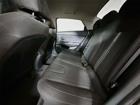 Used 2022 Hyundai Elantra SEL FWD image 10